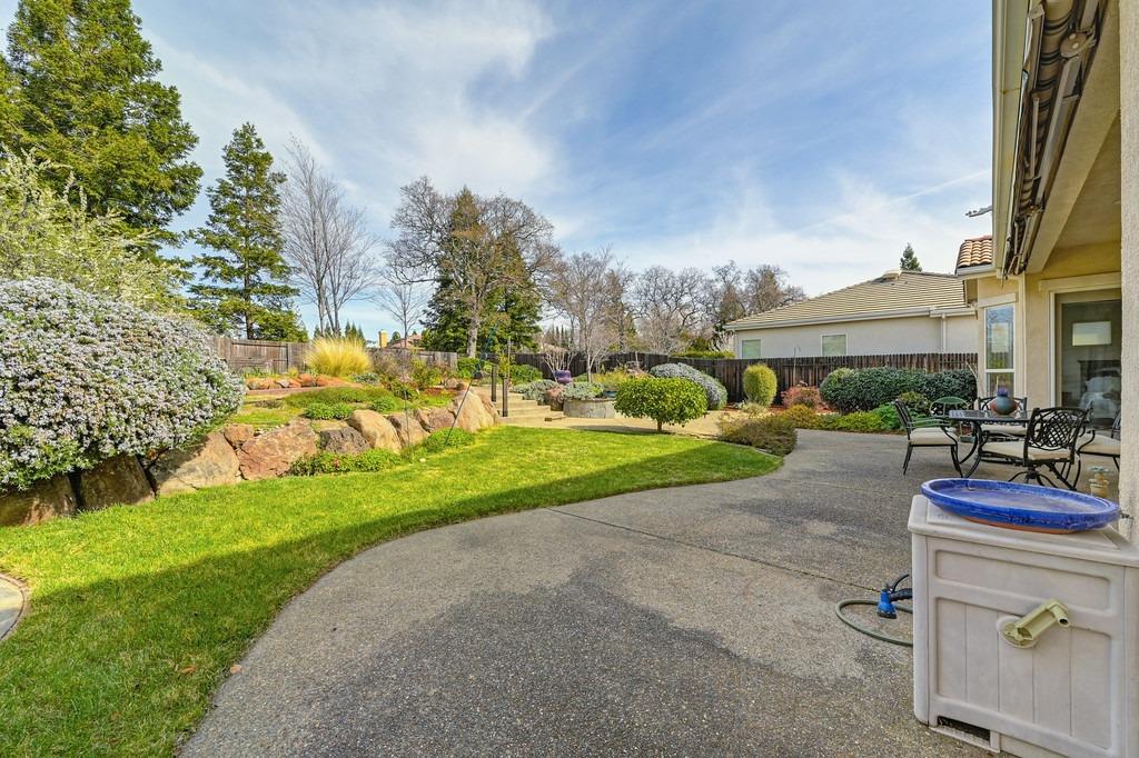 11005 Blue Wing Place