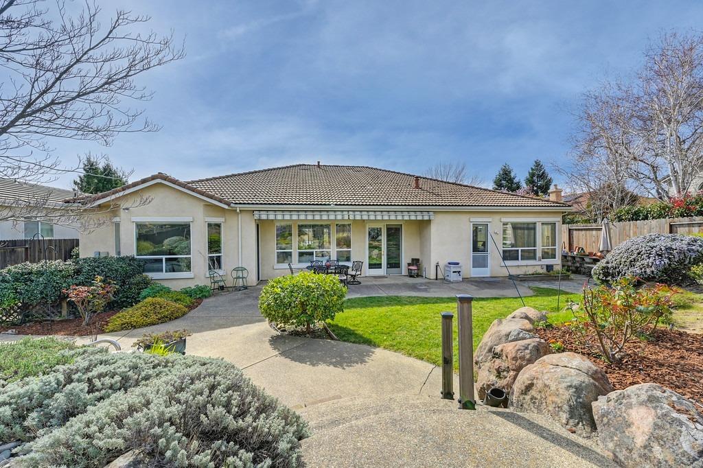 11005 Blue Wing Place