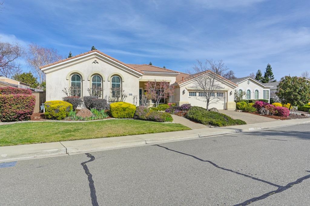 11005 Blue Wing Place