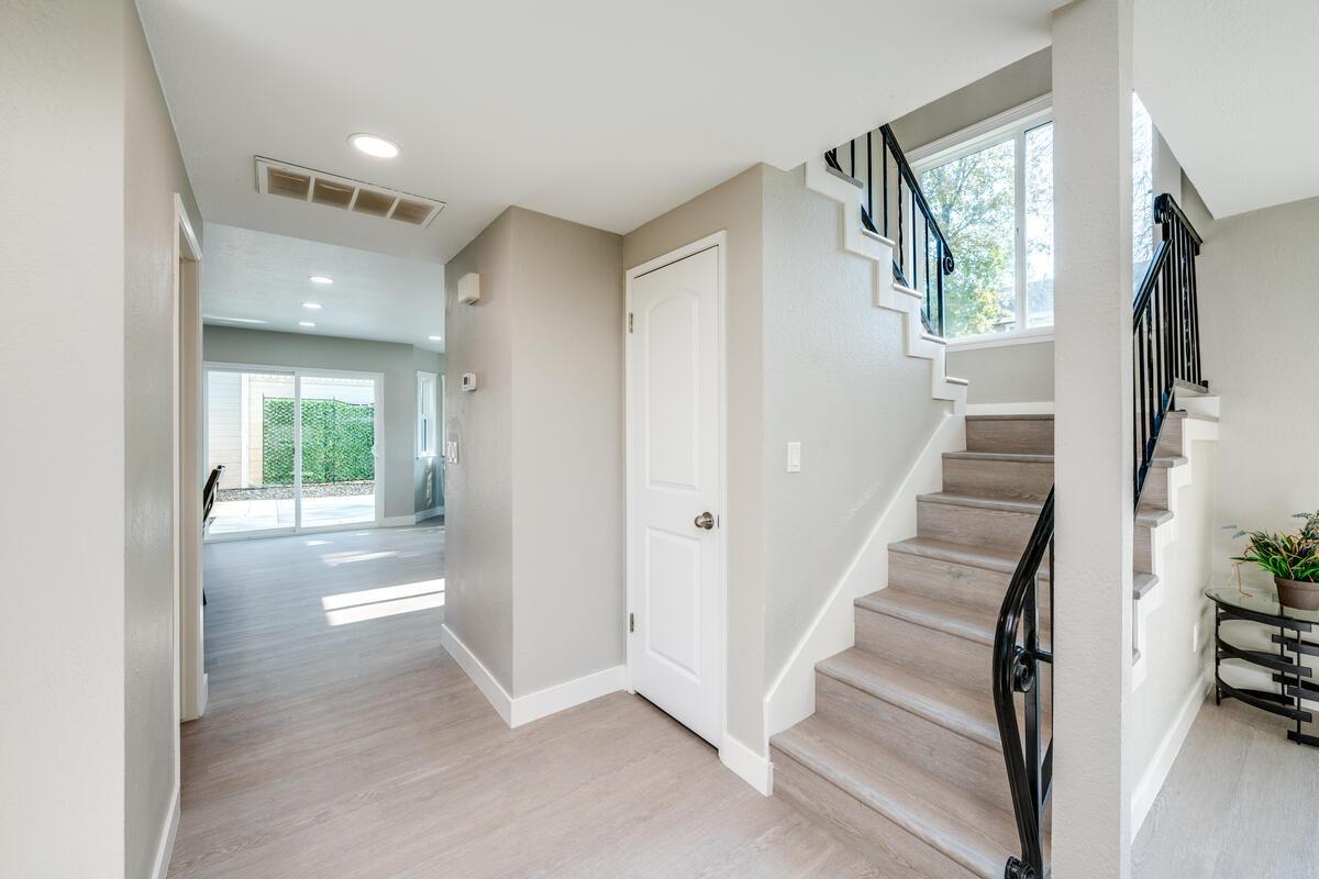 1065 Old Mill Cir