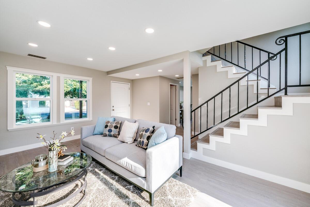 1065 Old Mill Cir