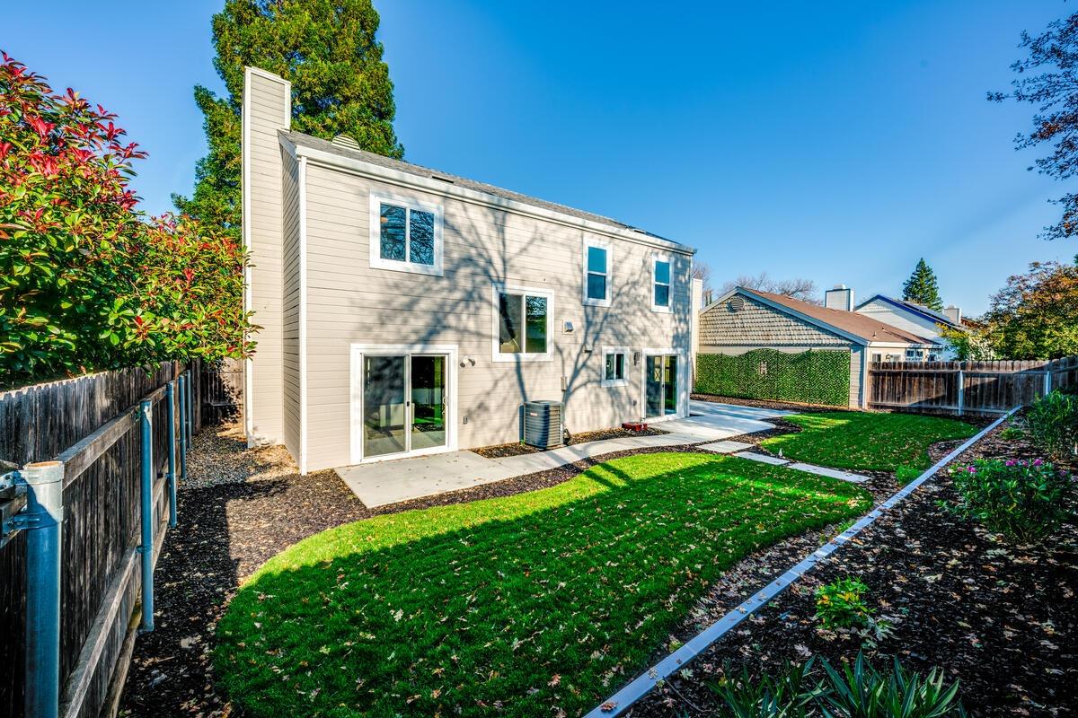 1065 Old Mill Cir