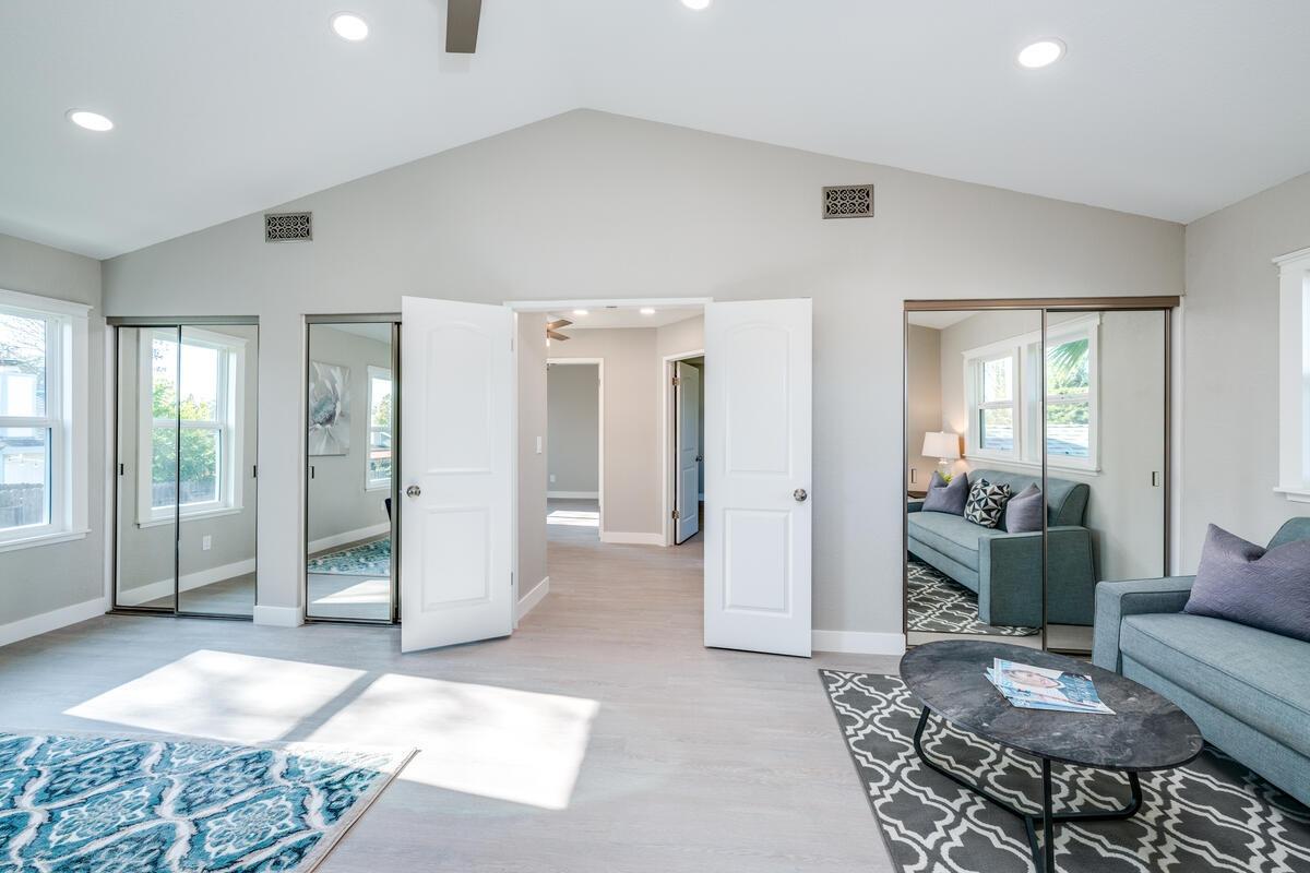 1065 Old Mill Cir
