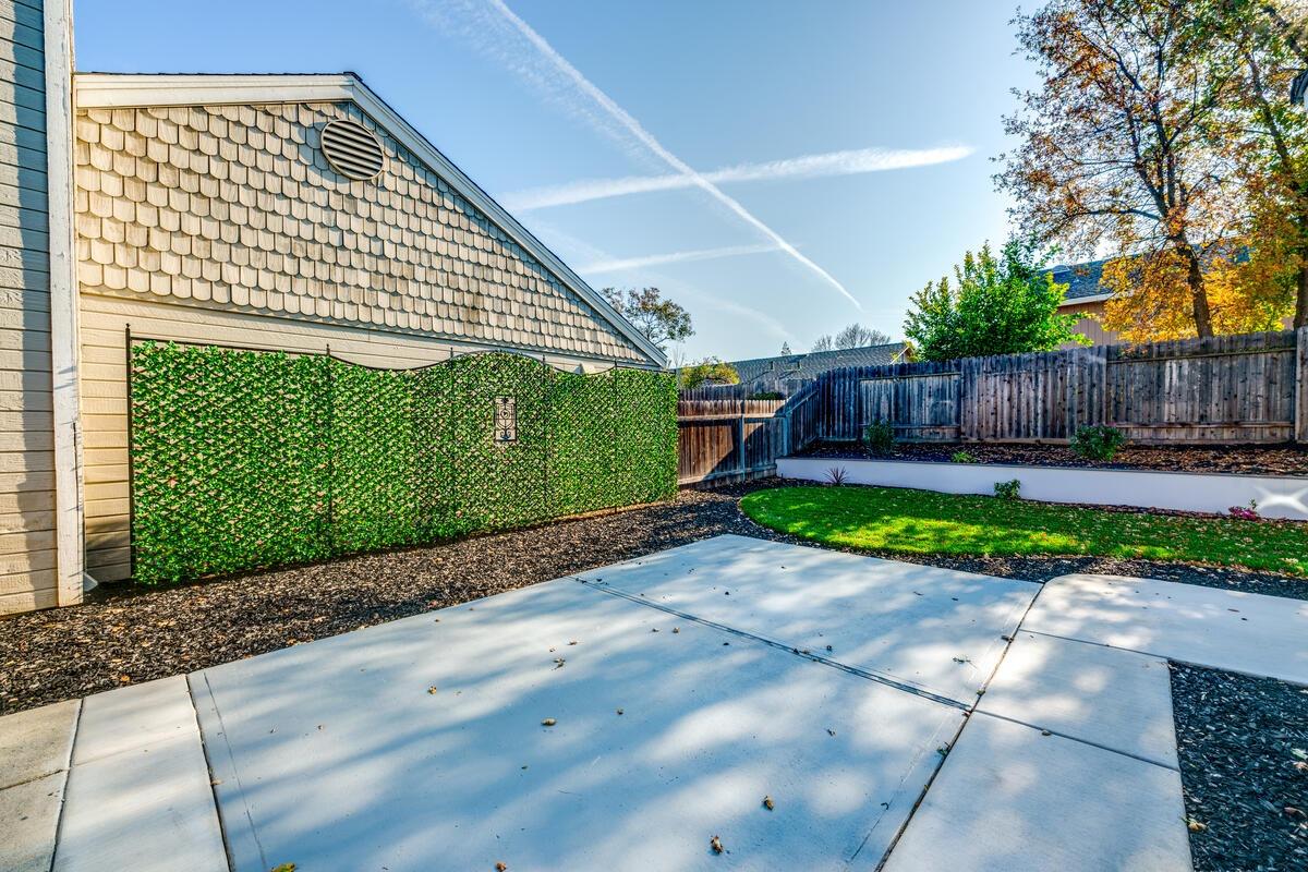 1065 Old Mill Cir