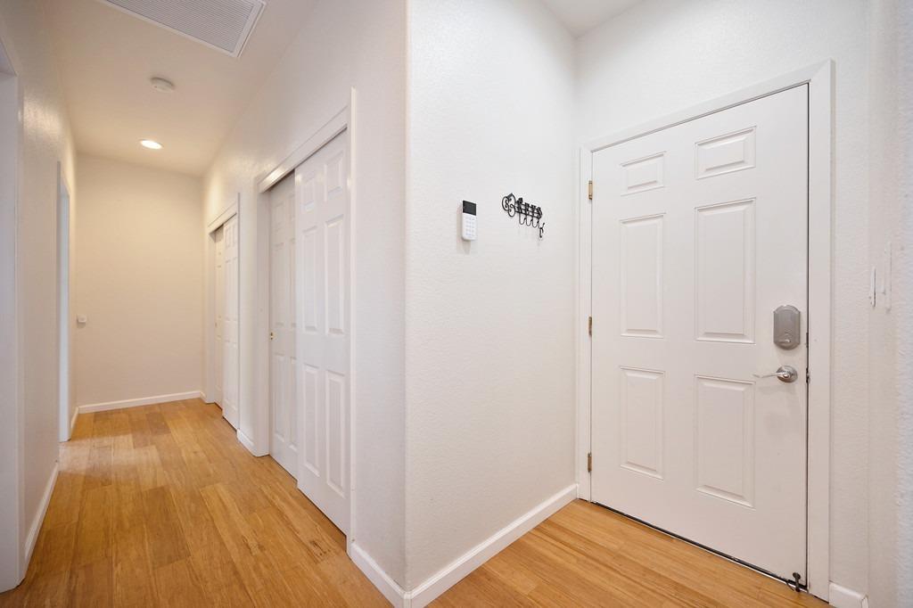 4213 Lakeview Drive