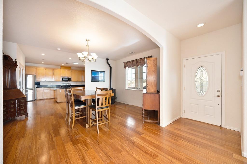 4213 Lakeview Drive
