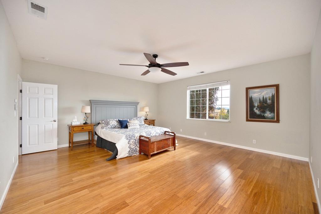 4213 Lakeview Drive
