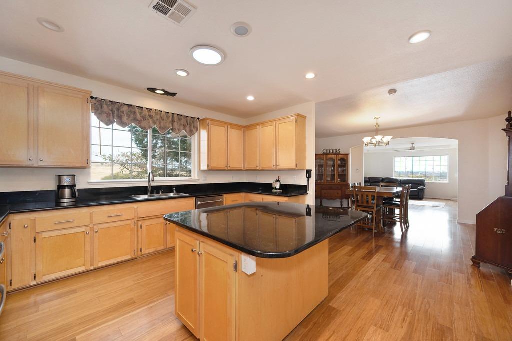 4213 Lakeview Drive