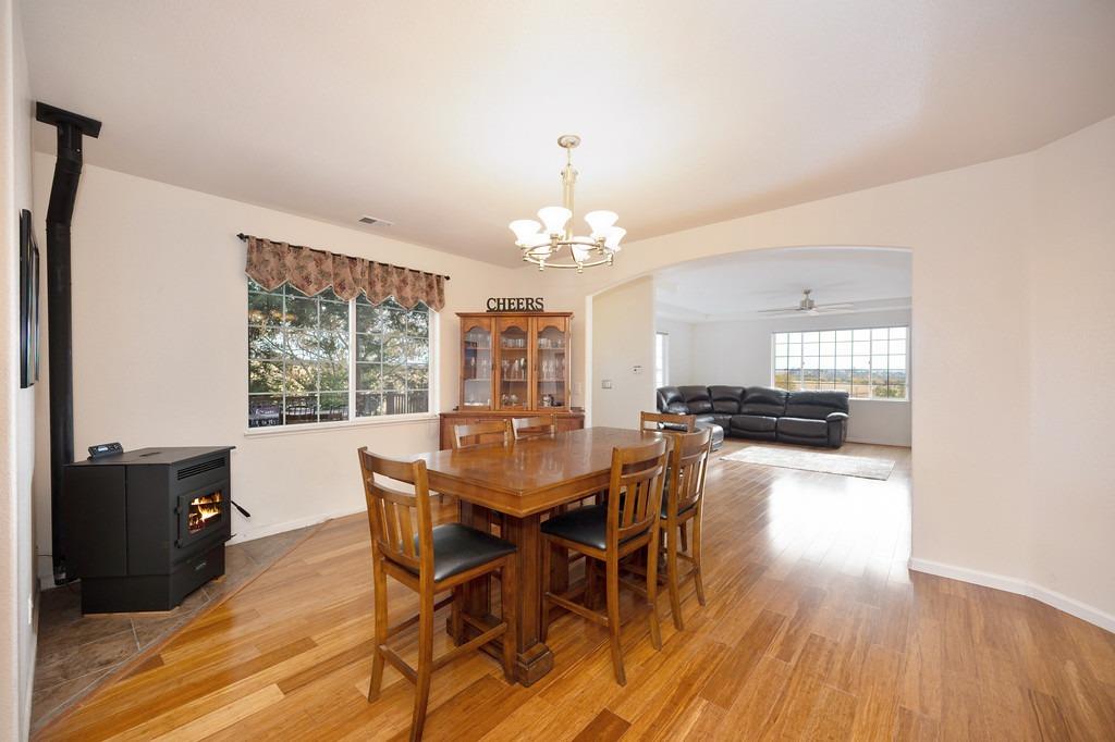 4213 Lakeview Drive