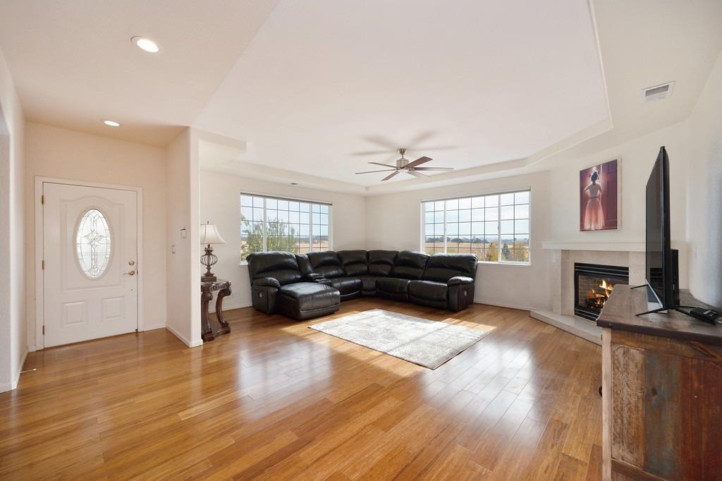 4213 Lakeview Drive