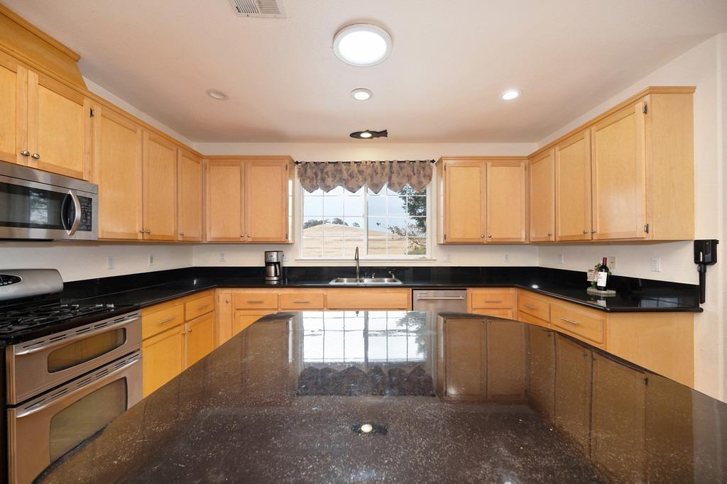 4213 Lakeview Drive