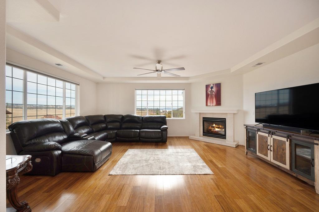 4213 Lakeview Drive