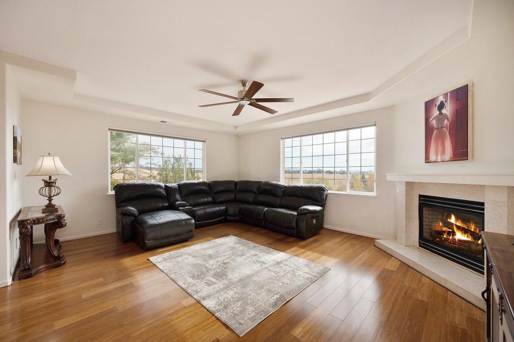 4213 Lakeview Drive