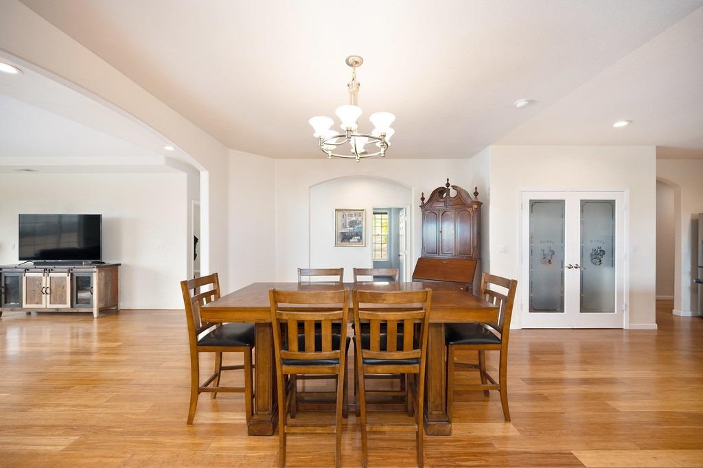 4213 Lakeview Drive
