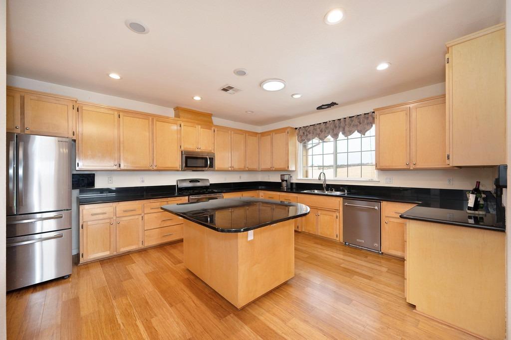 4213 Lakeview Drive