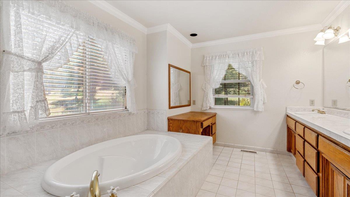 10577 Rim View Circle