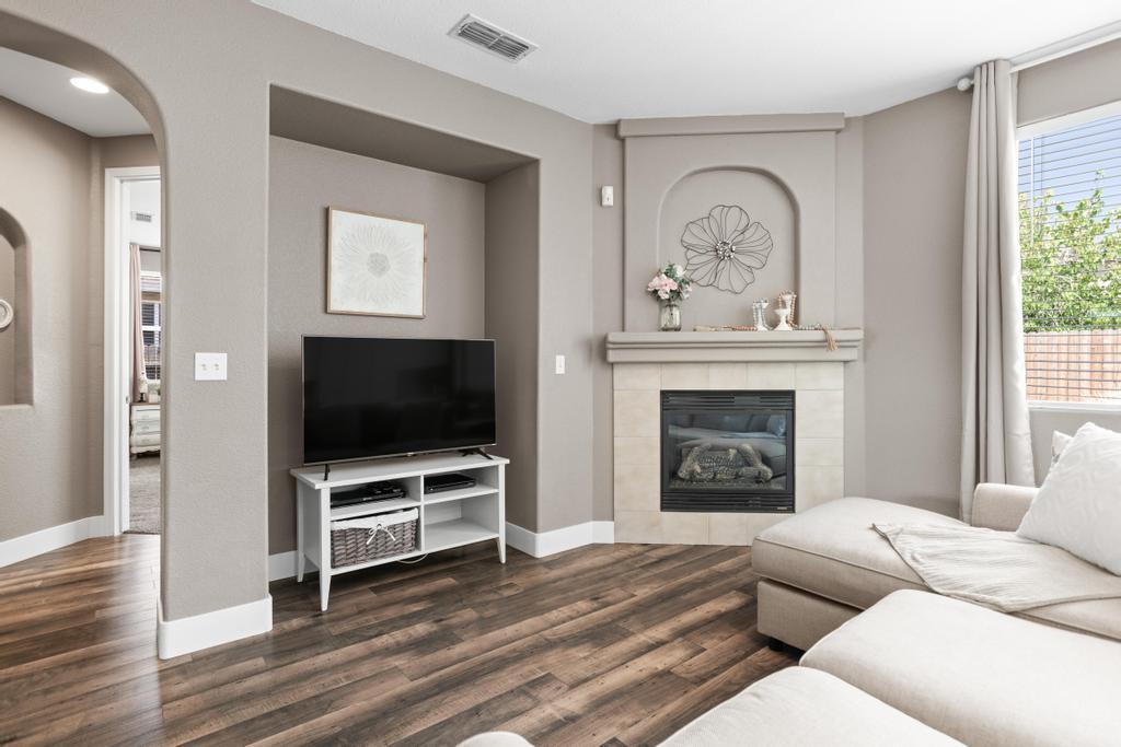 557 Darlington Way