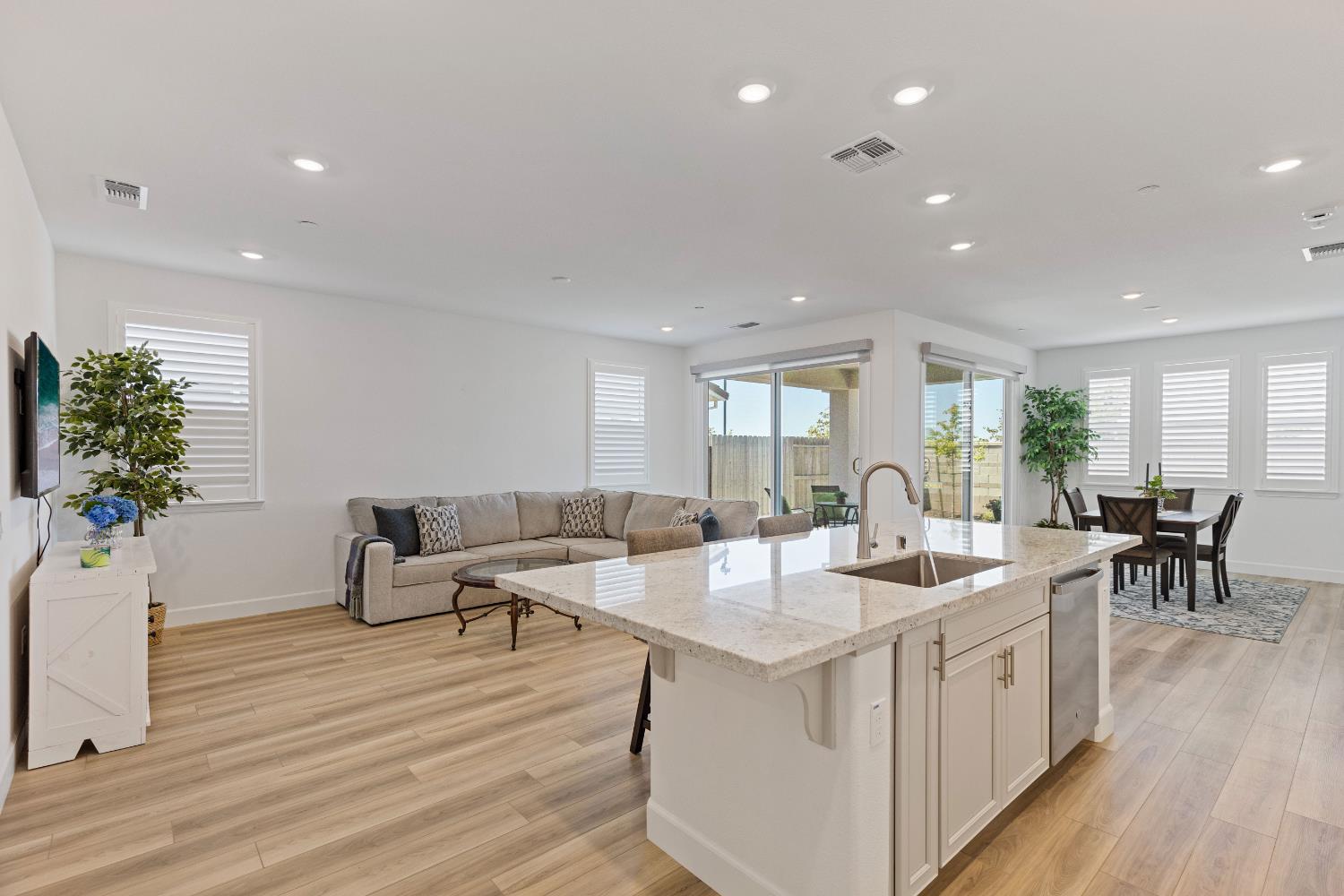 5030 Peace Lily Lane