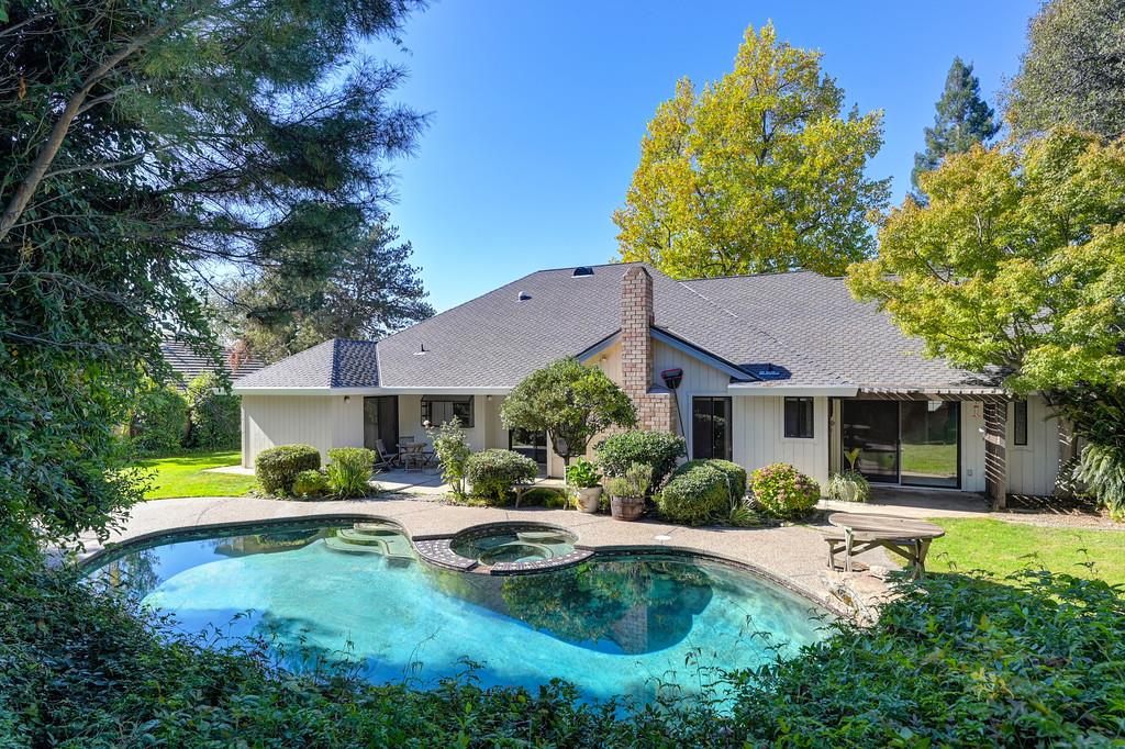 6880 Boardwalk Drive