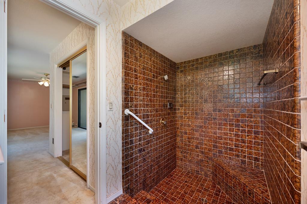 6880 Boardwalk Drive