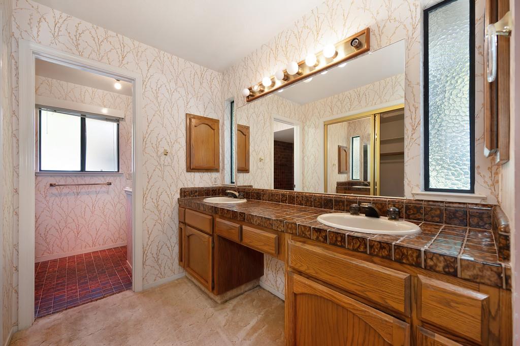 6880 Boardwalk Drive