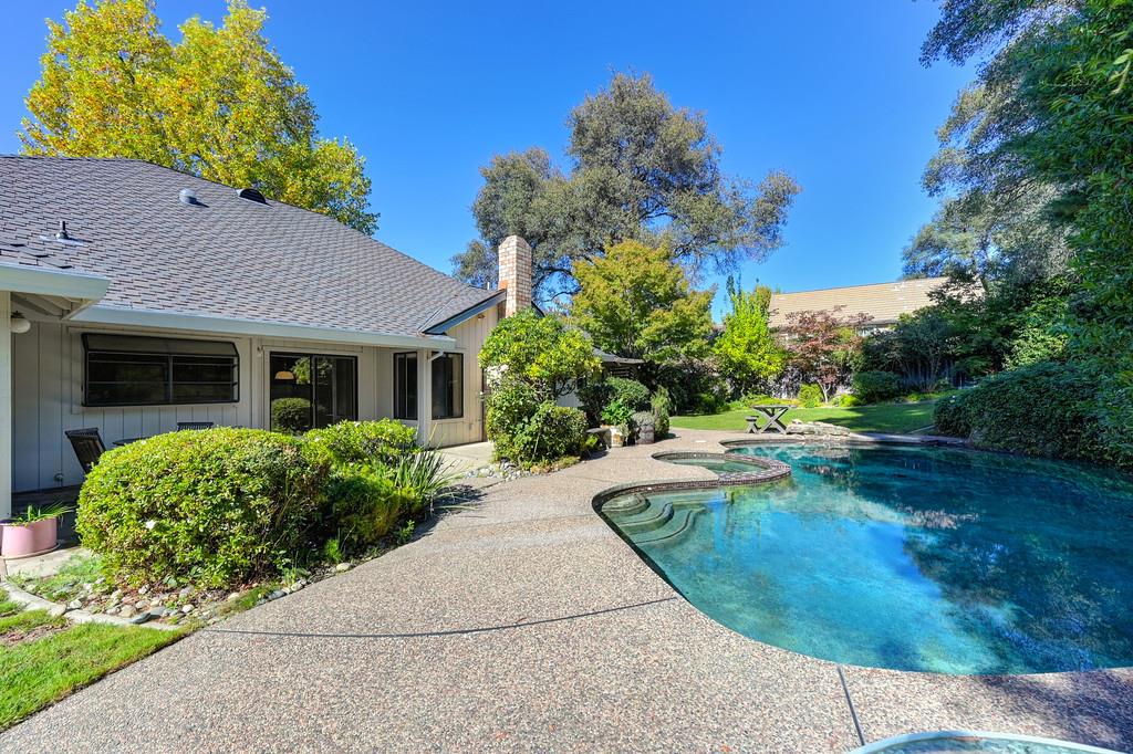 6880 Boardwalk Drive