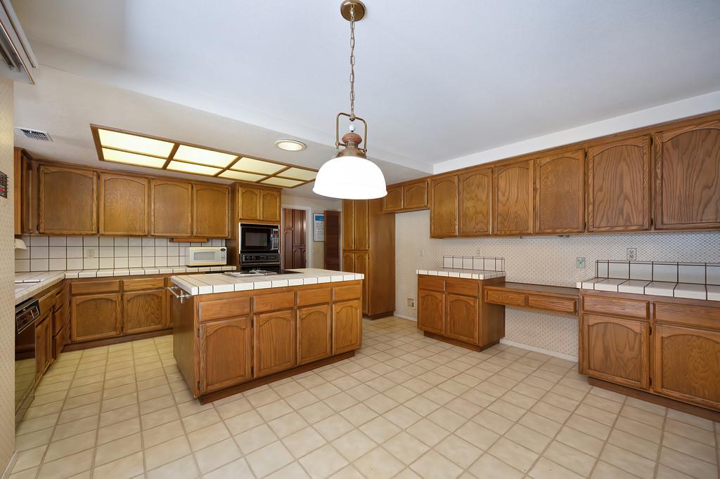 6880 Boardwalk Drive