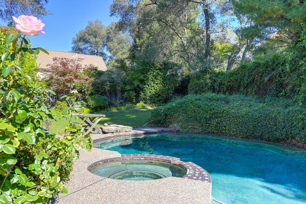 6880 Boardwalk Drive