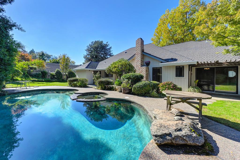 6880 Boardwalk Drive