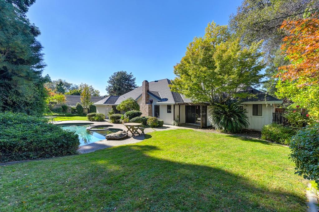 6880 Boardwalk Drive