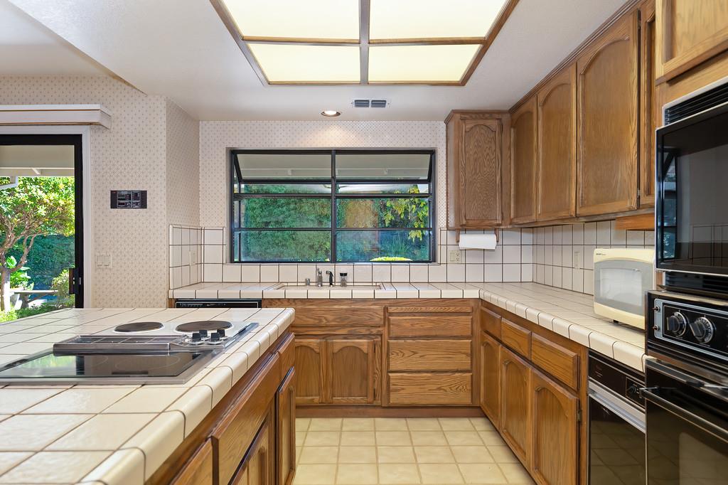 6880 Boardwalk Drive