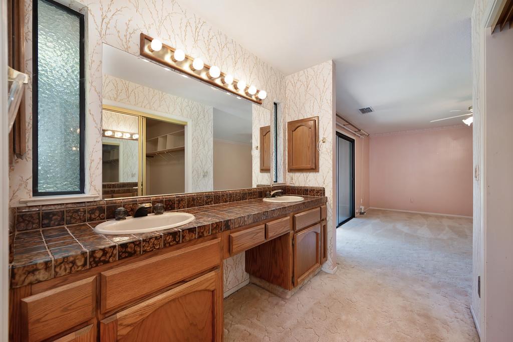 6880 Boardwalk Drive