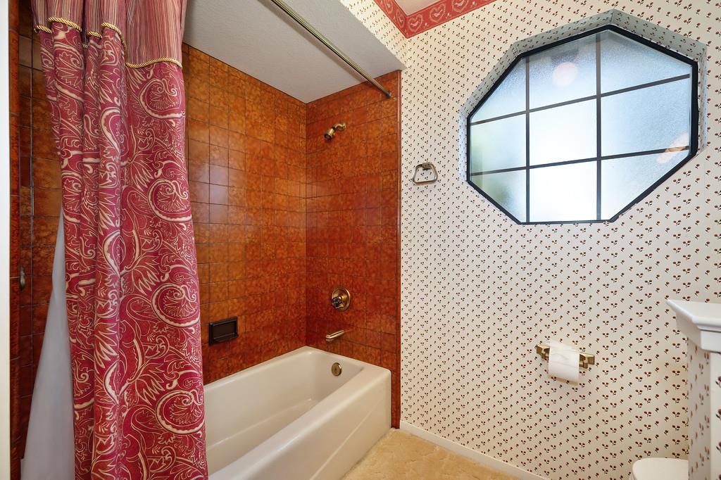 6880 Boardwalk Drive