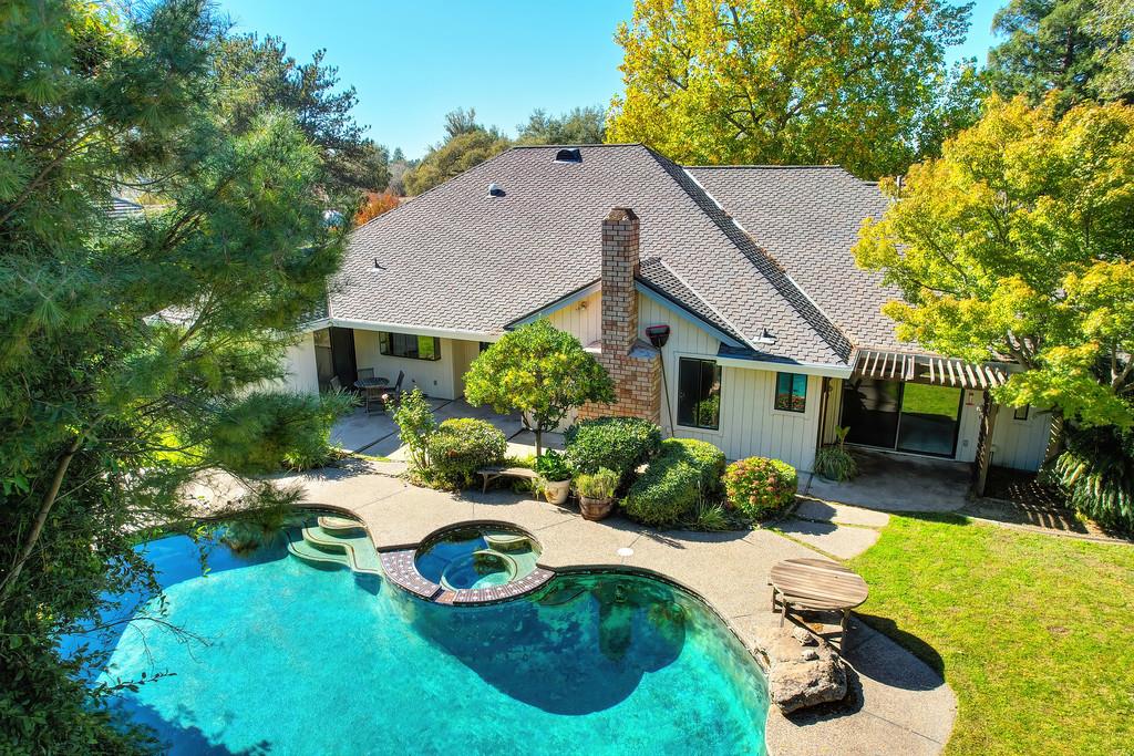 6880 Boardwalk Drive