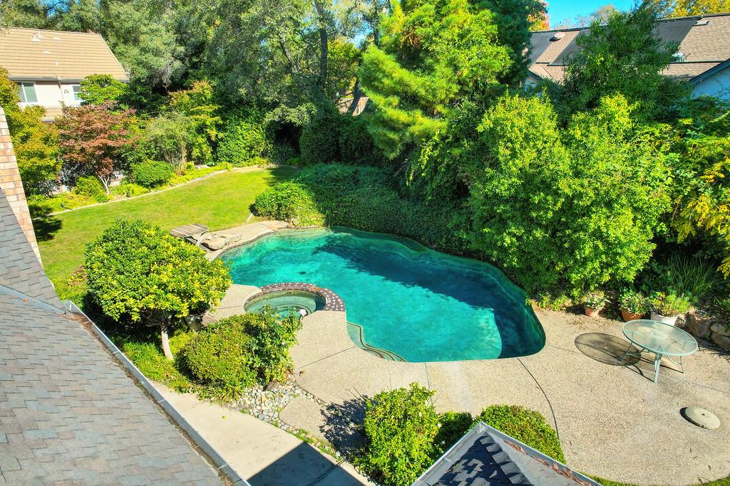 6880 Boardwalk Drive