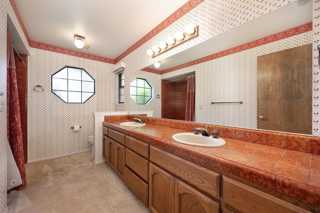 6880 Boardwalk Drive