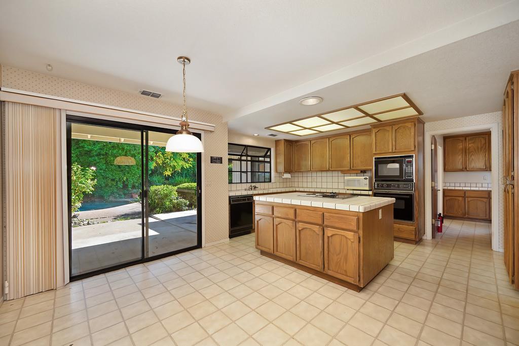 6880 Boardwalk Drive