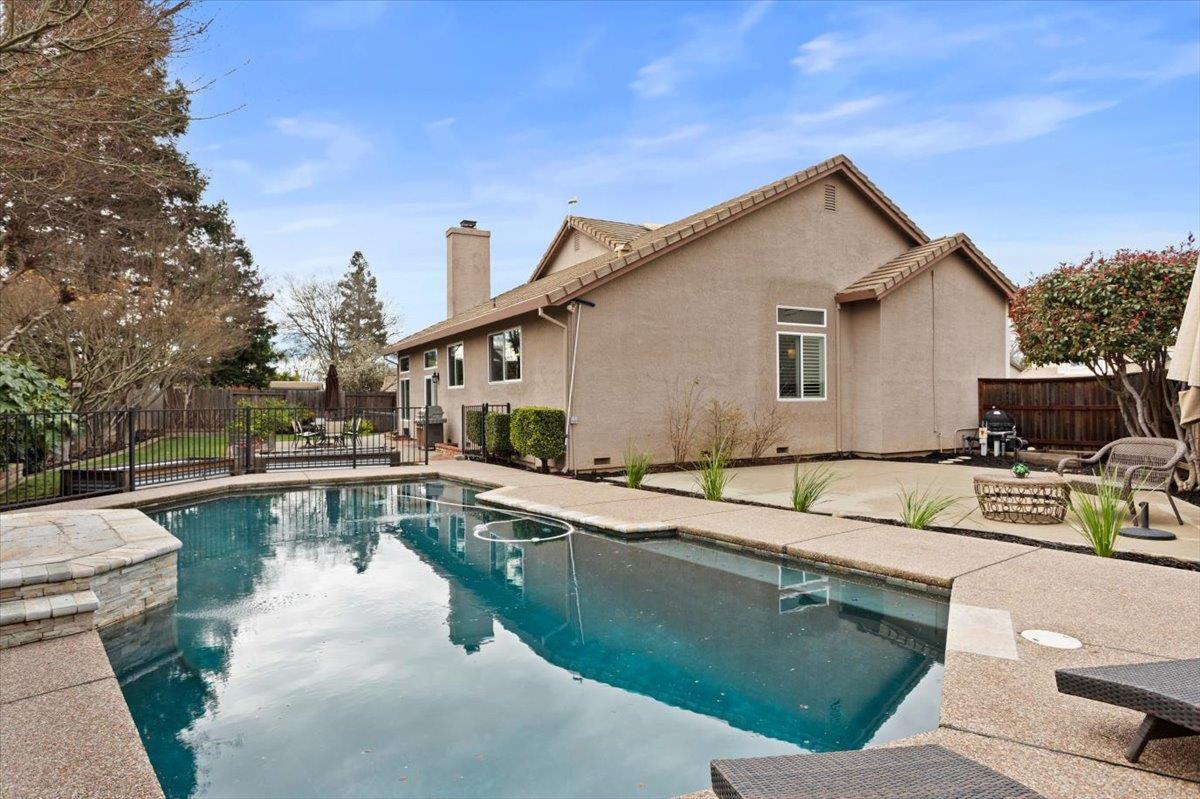 412 Shiveley Court