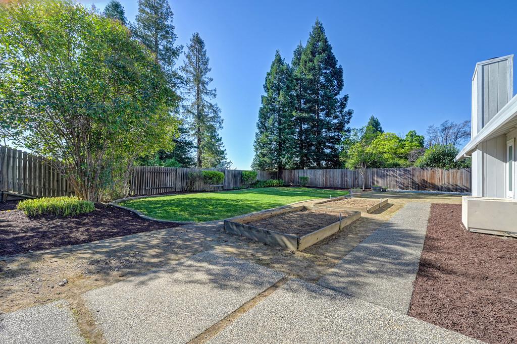 609 Willow Creek Drive