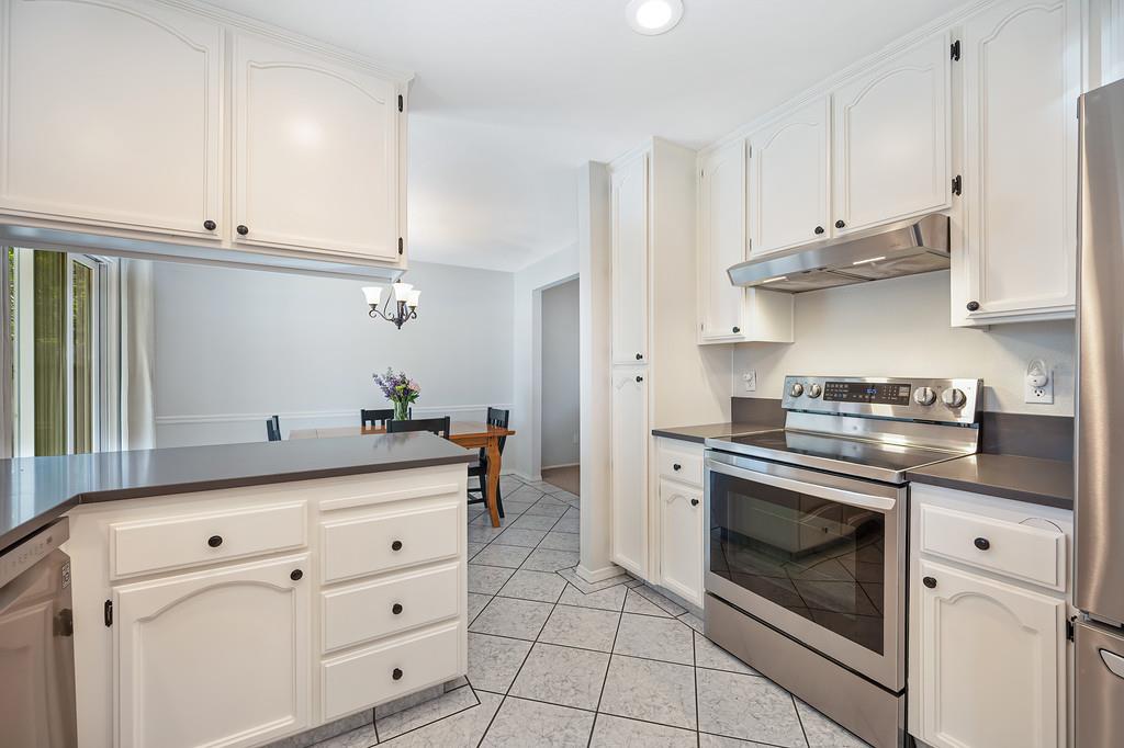 609 Willow Creek Drive