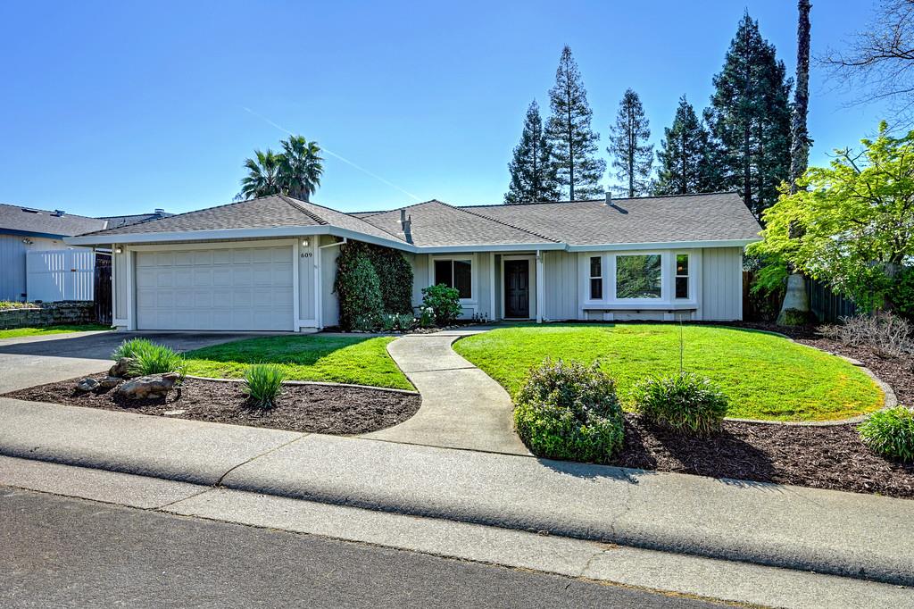 609 Willow Creek Drive