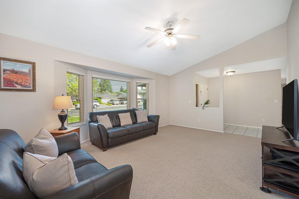 609 Willow Creek Drive