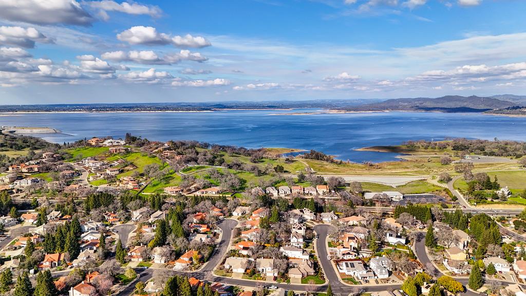 609 Willow Creek Drive