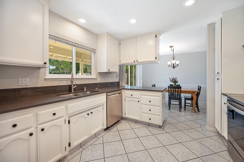 609 Willow Creek Drive