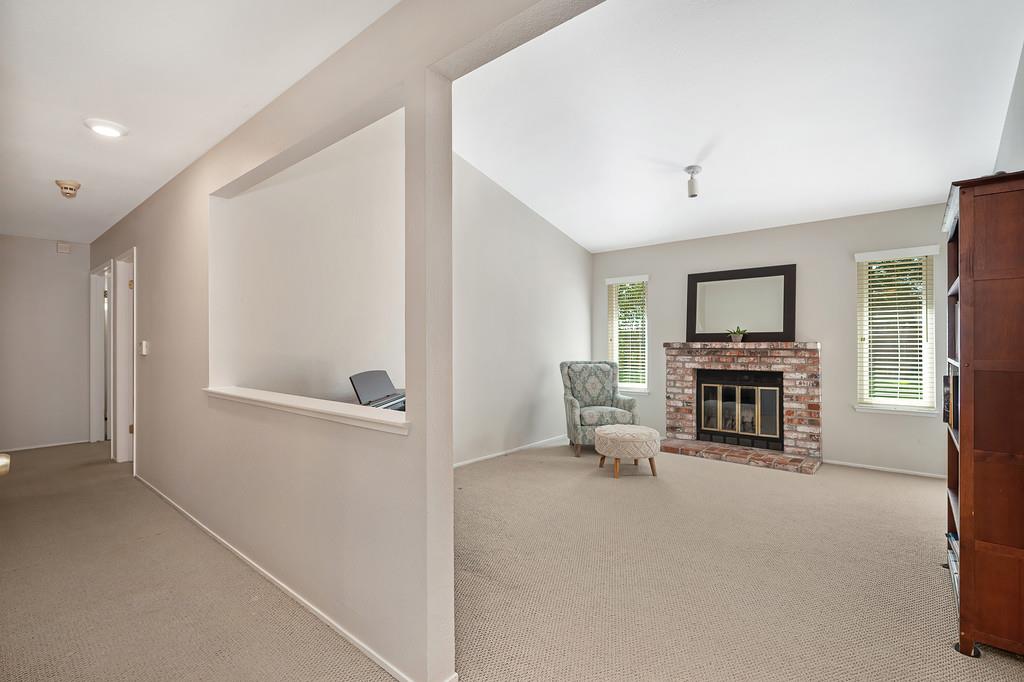 609 Willow Creek Drive