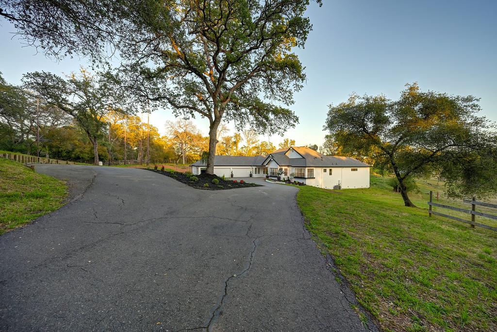 10180 Tierra Del Lago Place