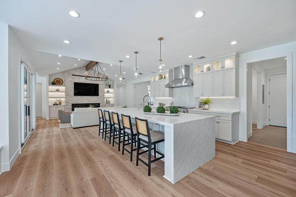 10180 Tierra Del Lago Place