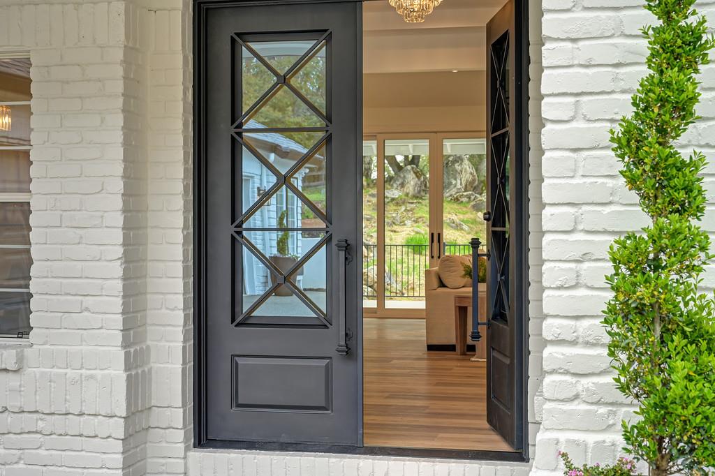 10180 Tierra Del Lago Place
