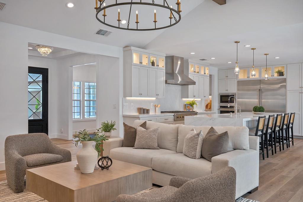 10180 Tierra Del Lago Place