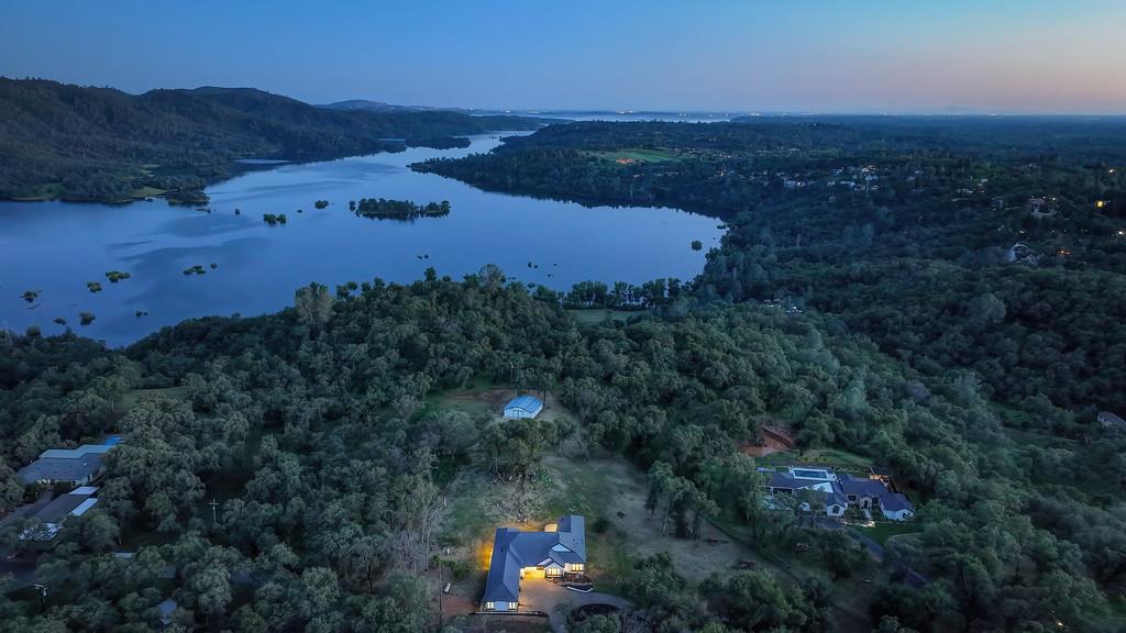 10180 Tierra Del Lago Place